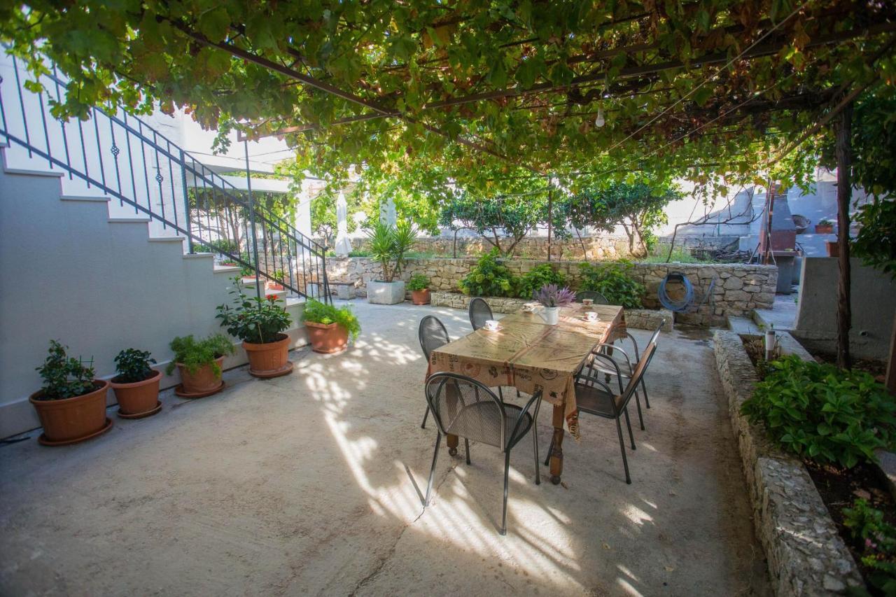 Apartments With A Parking Space Sutivan, Brac - 752 Dış mekan fotoğraf