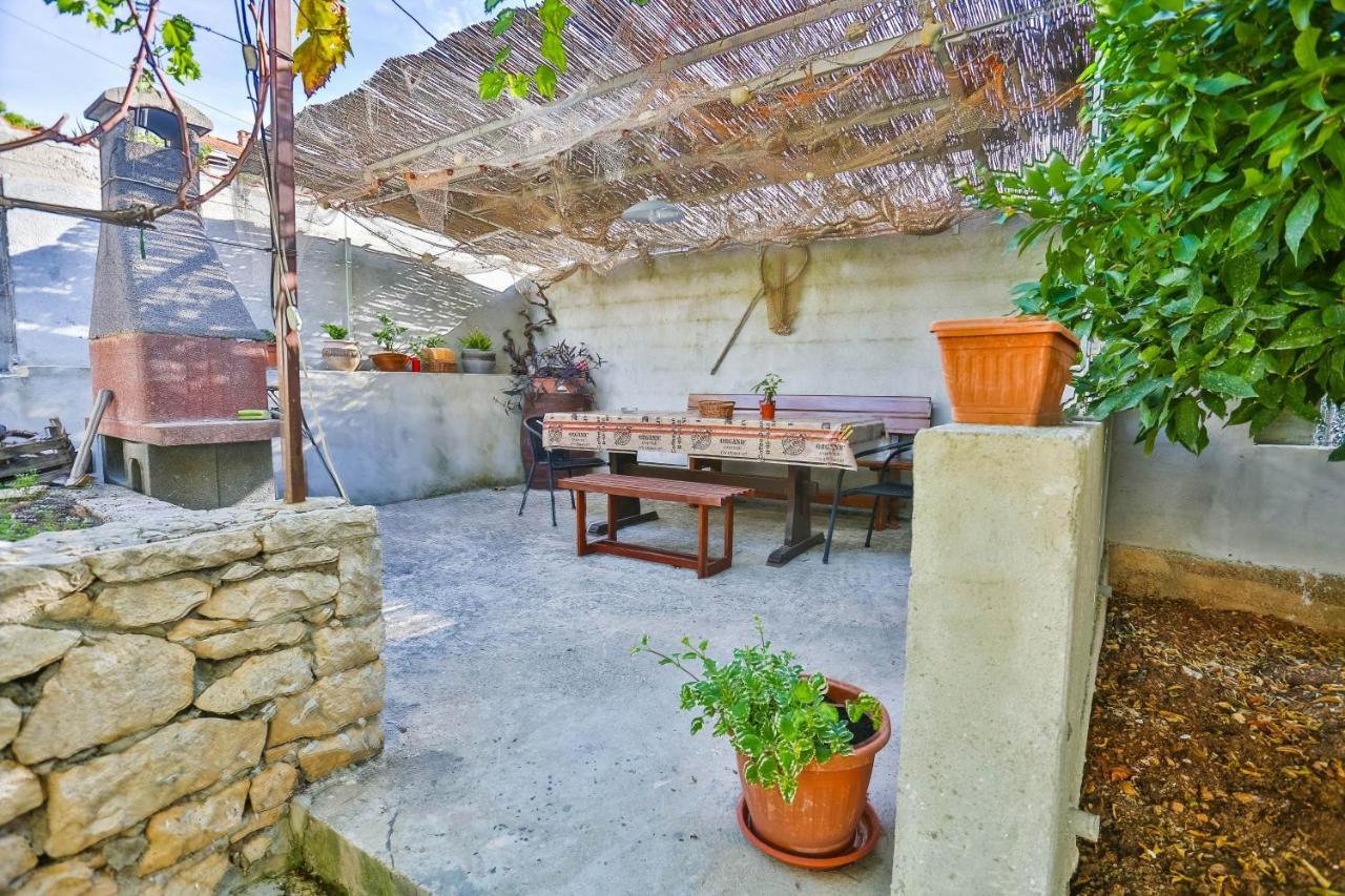 Apartments With A Parking Space Sutivan, Brac - 752 Dış mekan fotoğraf