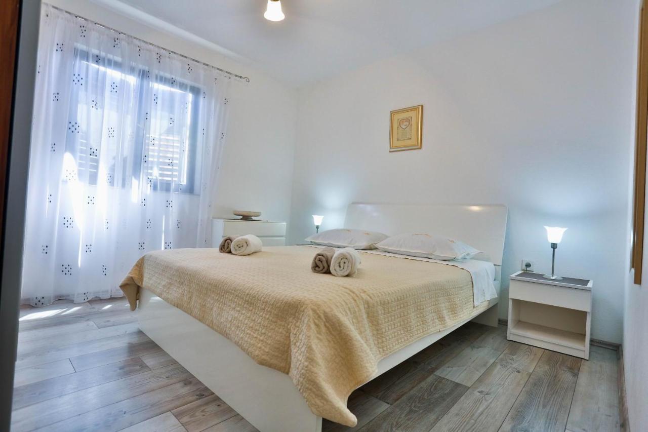 Apartments With A Parking Space Sutivan, Brac - 752 Dış mekan fotoğraf